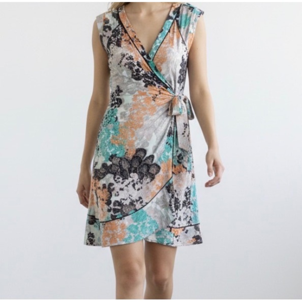 BCBGMaxAzria Lylee Floral Mini Wrap Dress size Small